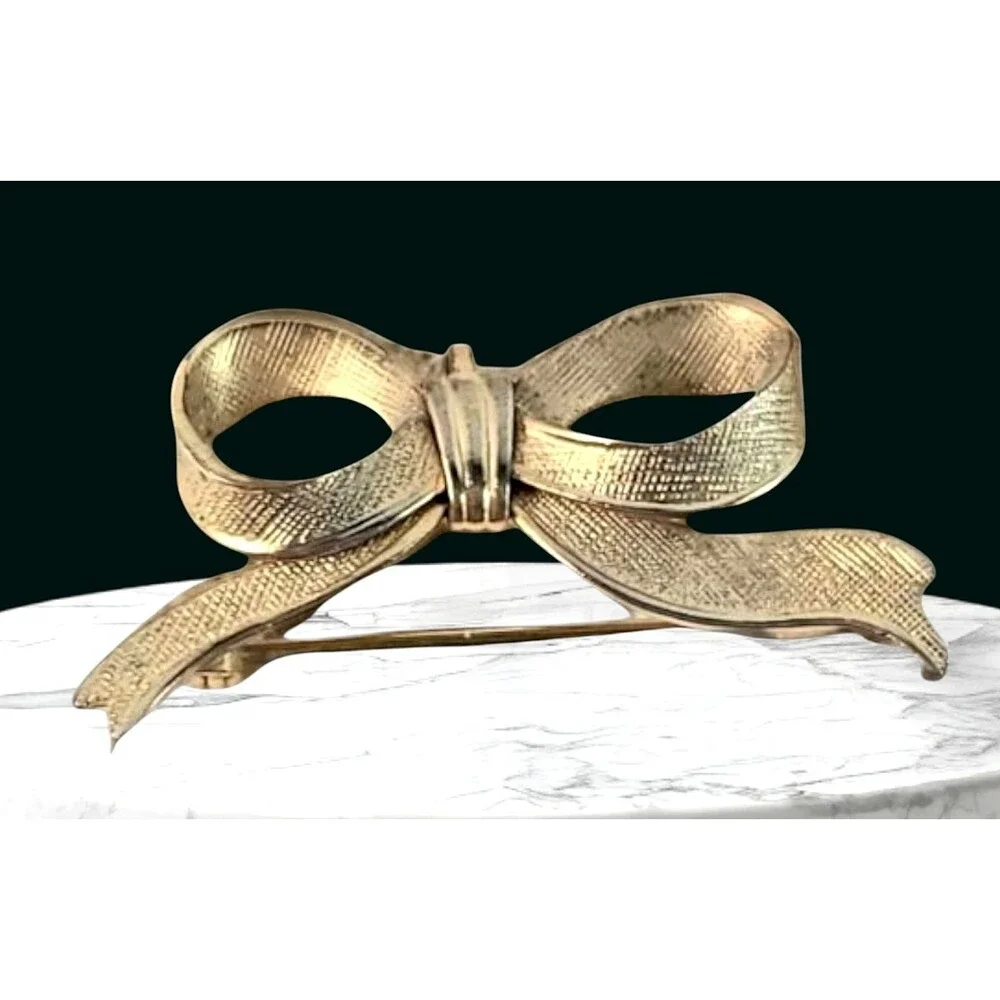 Vintage Brushed Gold Tone Cute Bow Brooch Pendant
